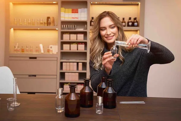 Paris Perfume Workshop: Create Your Signature Scent!