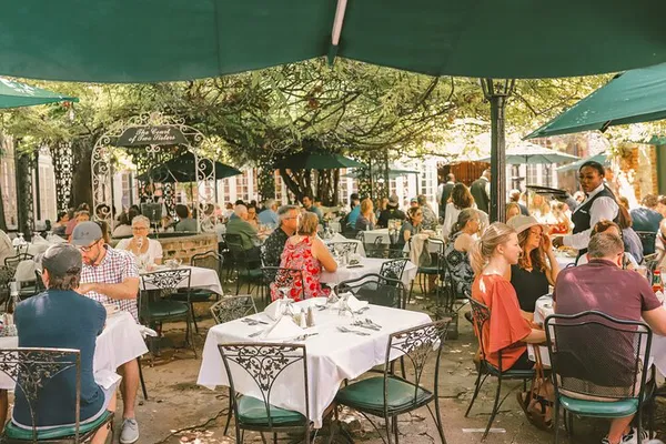 Savor New Orleans: Jazz Brunch Bliss at the Court of Two Sisters