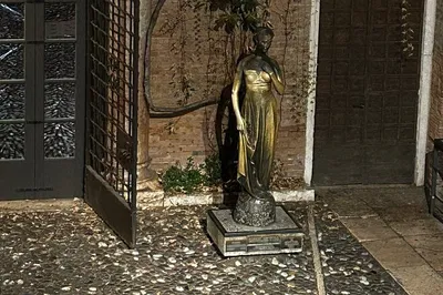 Uncover Verona's Secrets: A Historical Walking Adventure