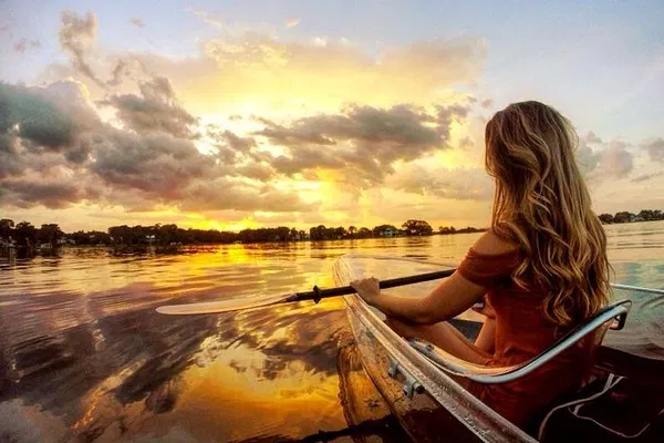Glide into Twilight: Winter Park's Clear Kayak Sunset Spectacle