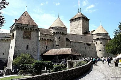 Discover Geneva, Montreux & Chillon Castle: A Luxurious Private Swiss Tour
