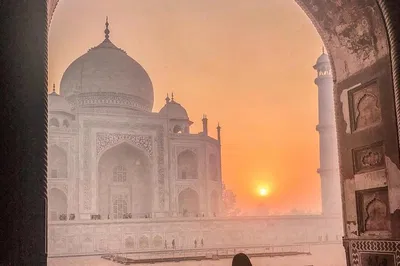 Witness the Majestic Taj Mahal at Sunrise: A Private Agra Tour from Delhi