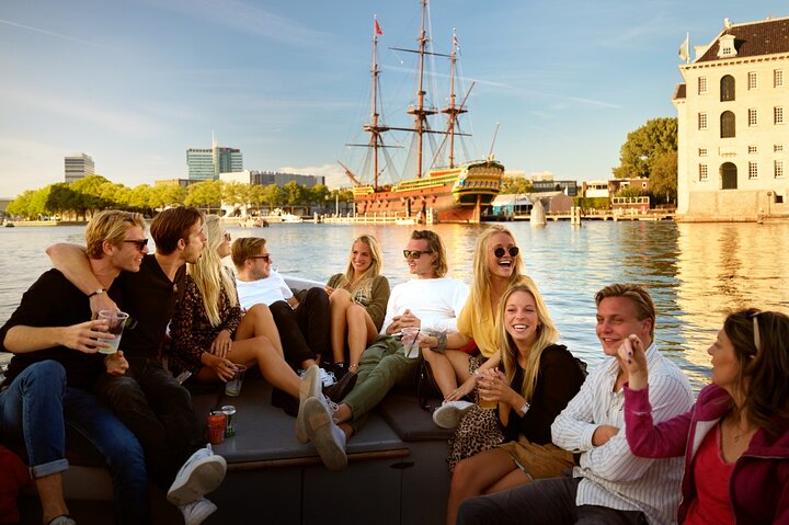 Amsterdam Canal Cruise: Drinks, Snacks & History!