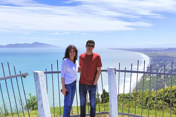 Wellington Private Tour: Beaches, Nature & Local Treats!
