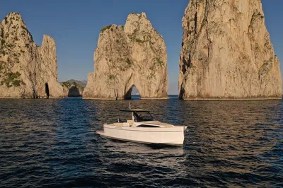 Unforgettable Coastal Gems: Private Boat Tour from Positano to Capri