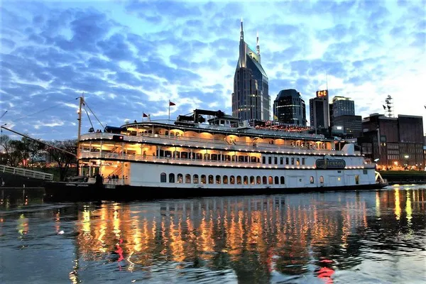 Nashville Riverboat Lunch/Dinner Cruise: General Jackson Showboat