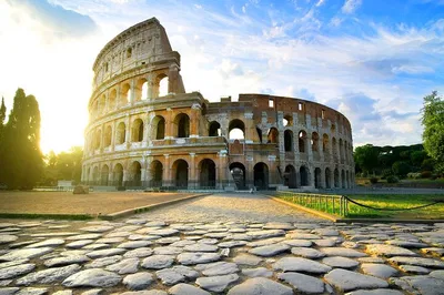 Colosseum Sunset Tour: Arena Access, Forum & Trevi