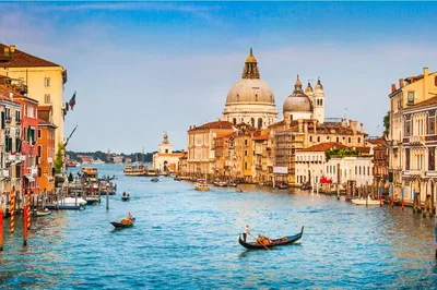 Uncover Venice's Secrets: A Thrilling Holy Theft Exploration Game
