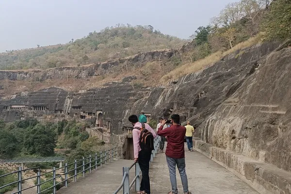 Ajanta & Ellora: 3-Day Caves Tour from Pune
