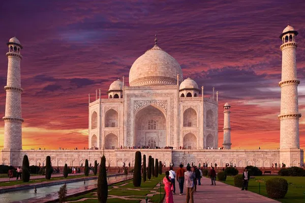 Sunrise Spectacle: Agra & Taj Mahal Deluxe 2-Day Car Tour from Delhi