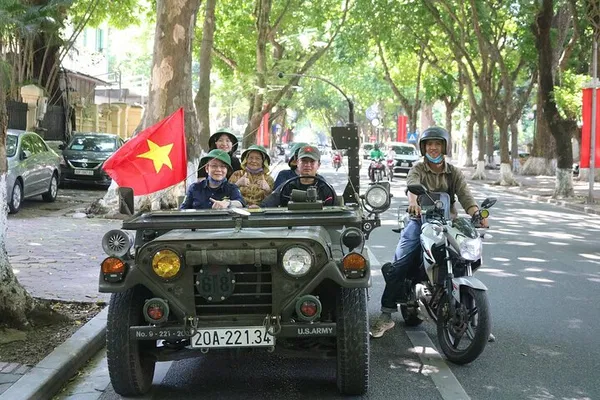 Hanoi Jeep Tour: Backstreets, Train Street & Local Life
