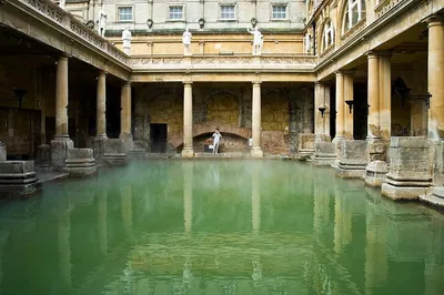 Bath Walking Tour with Roman Baths Visit