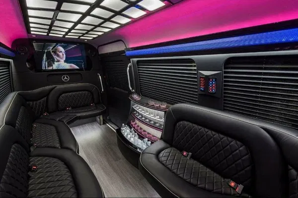 Luxury Party Bus in Fort Lauderdale: Ride in Style!