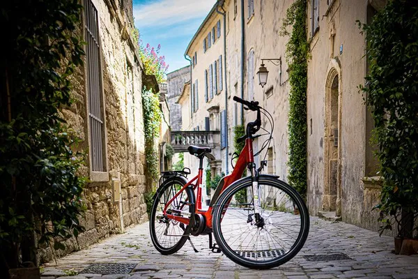 E-Bike & Wine: Luberon's Authentic Route - An Unforgettable Experience!