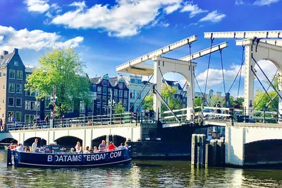 Amsterdam Canal Cruise: See Top Sights with Live Guide