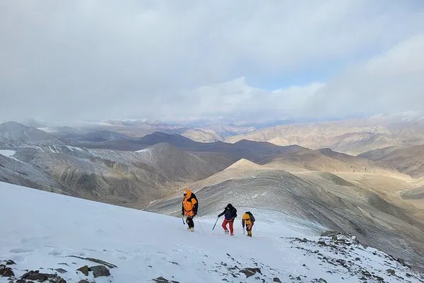 Scale UT Kangri: Ladakh's Summit of Serenity and Challenge