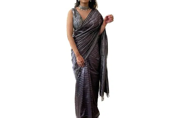 Saree Dreams: Drape Yourself in Delhi's Cultural Elegance!