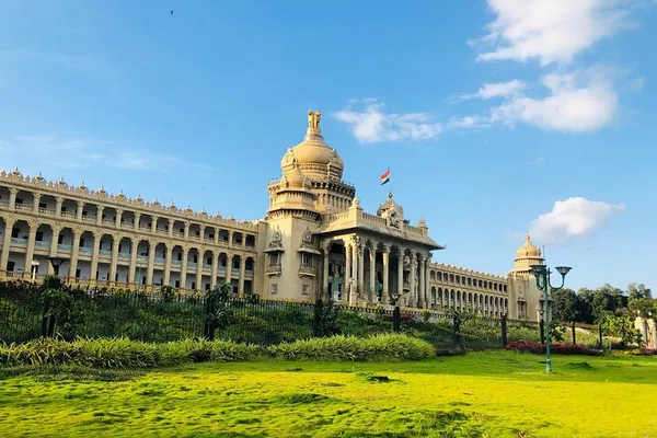 Unveiling Bangalore's Splendor: A Personalized Day Tour