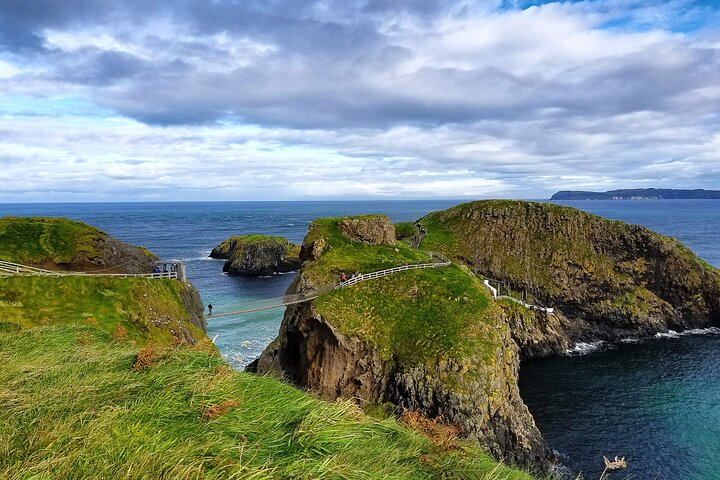 Discover Giants Causeway: A Tailored Belfast Cruise Excursion