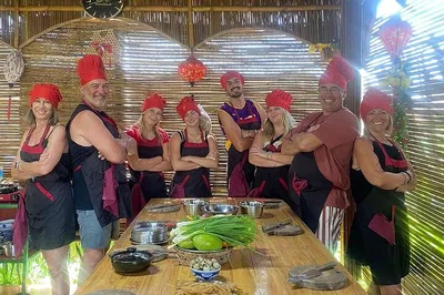 Hoi An Culinary Adventure: Market, Boat & Cooking Class!