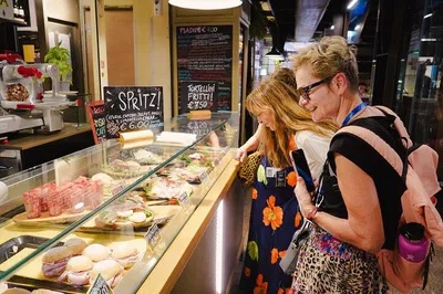 Bologna Food Tour: Wine, Bites & Sommelier Game