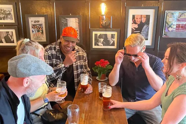 London Pubs: Walk Through History & Hidden Gems