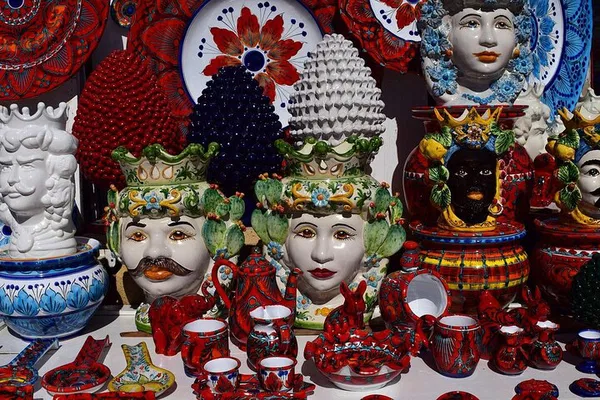 Catania to Caltagirone & Outlet: Shop & See Sicily!