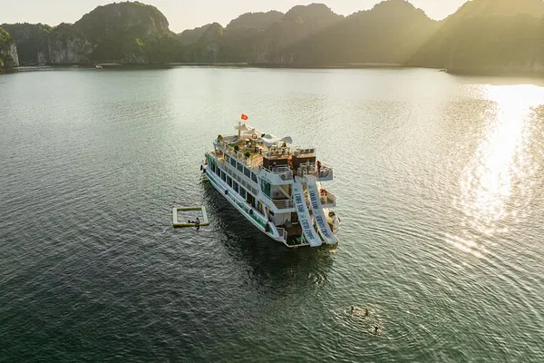 Lan Ha Bay Cruise: Hanoi/Hai Phong Day Trip