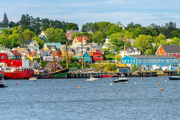 Nova Scotia's Coastal Gems: A Personalized Car Tour Adventure