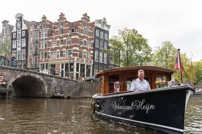Amsterdam Canal Cruise: Private Electric Boat Tour