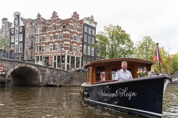 Amsterdam Canal Cruise: Private Electric Boat Tour