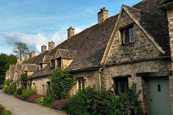 Unveiling Cotswolds Charm: An Intimate Guided Tour from London