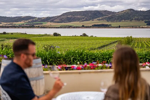 Tasmanian Wine Trail: Hop-On, Hop-Off Through Coal River Valley