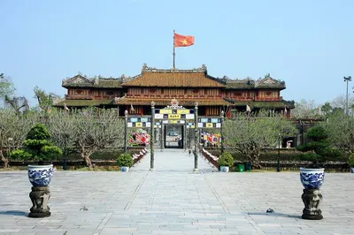 Discover Hue: Citadel, Pagoda & Tomb Full-Day Tour