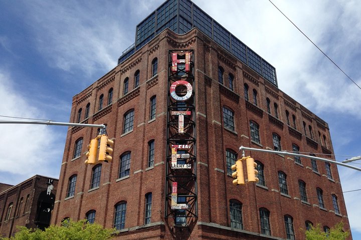 Uncover Brooklyn's Coolest Spots: A Williamsburg Walking Adventure