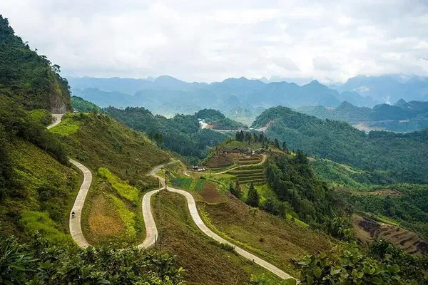 Epic 4-Day Ha Giang Loop: Ride Through Vietnam's Stunning North!