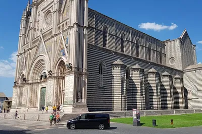 Tuscany Escape: Private Day Tour from Rome/Civitavecchia with Expert Driver