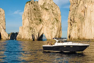 Capri Private Boat Tour: Limoncello & Island Views