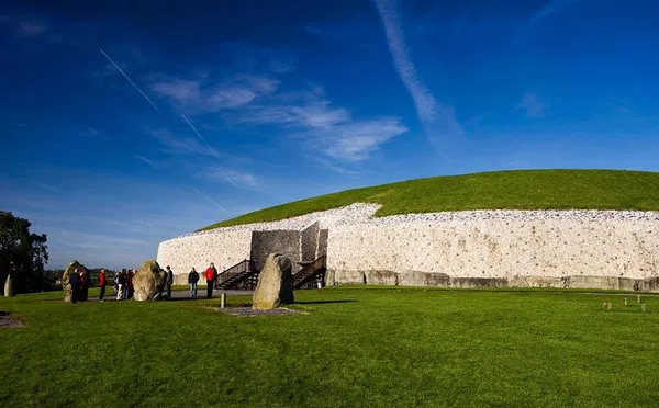 Newgrange & Monasterboice Tour from Dublin