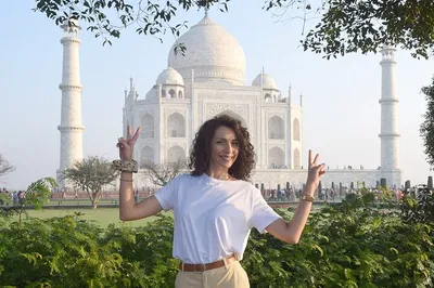 Sunrise Majesty: Private Taj Mahal Tour with Oberoi Breakfast