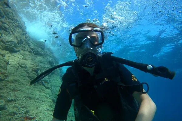 Calanque Saint-Barthélemy Diving: Explore Underwater!