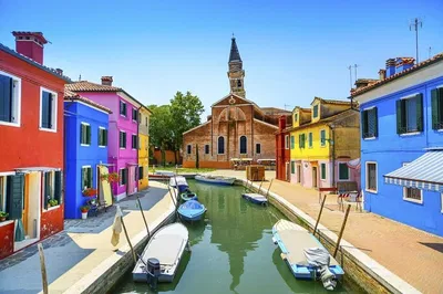 Unveiling Venice's Hidden Gems: A Colorful Island Escape