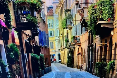 Milan Artisans Tour: Uncover Hidden Shops & History