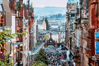 Glasgow's Victorian Grandeur: A Chauffeur-Driven Luxury Sightseeing Excursion