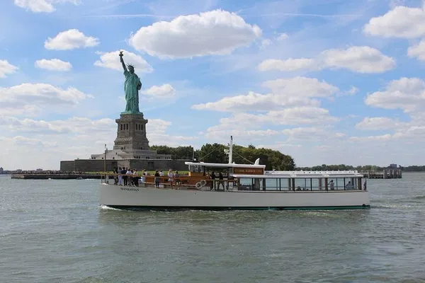 Indulge in New York Harbor: A Luxurious Brunch Cruise Experience