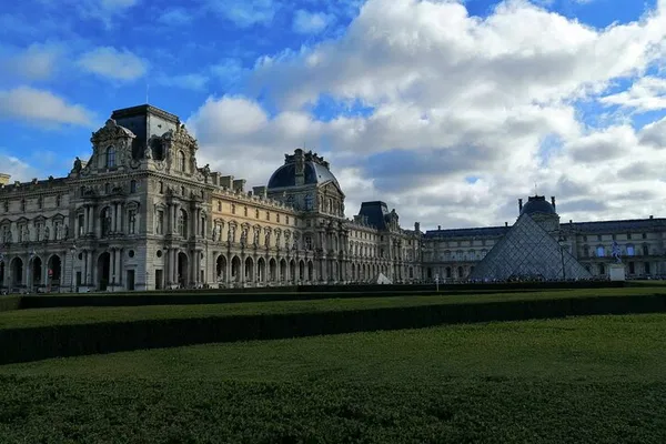 Louvre Tour for Kids: Skip the Line, Family Fun!