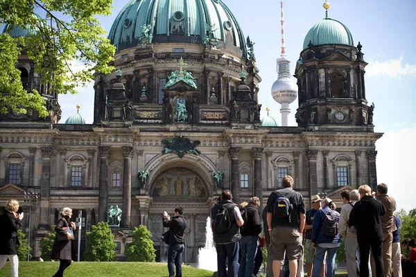 Berlin's Best: Private Walking Tour of Highlights & Hidden Gems