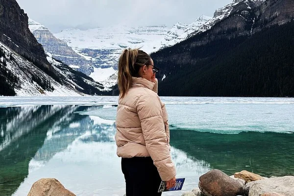 Lake Louise: Spring & Fall Sightseeing Tour