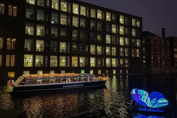 Amsterdam Light Festival Cruise: Mulled Wine & Art!