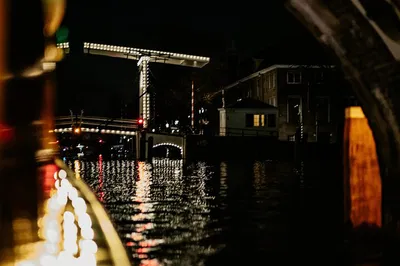 Amsterdam Evening Canal Cruise: Wine, Beer & Cheese